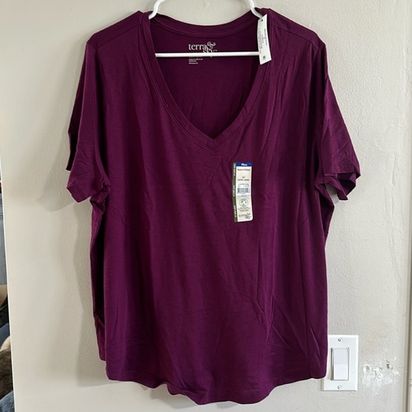 🆕2 Terra & Sky Women's semi-fitted Plus Size V-Neck Short Sleeve shirts size 1X - Picture 2 of 12